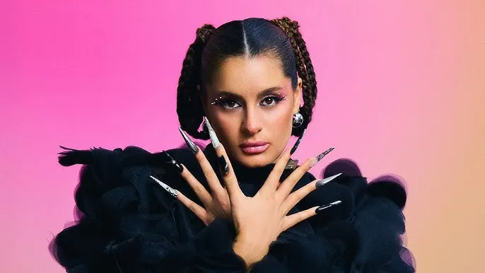 Atiye'nin Sahne Tarzı Mustafa Sandal Konserine Damga Vurdu