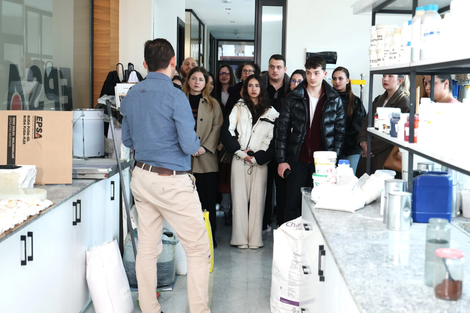 Bursa Osmangazi'de girişimci adayı öğrenciler işi mutfağında öğreniyor