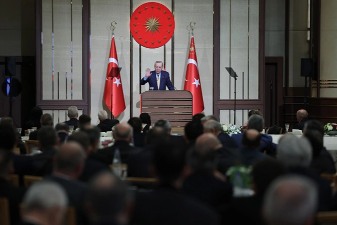Erdoğan esnafla iftarda buluştu: Bölgesel türbülanstan başarıyla çıkacağız