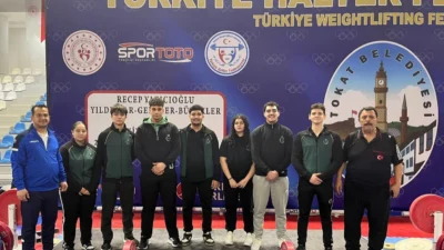 Konya Karatay Belediyespor Kulübü Halter Takımı sporcusu Berk Esergün, Türkiye
